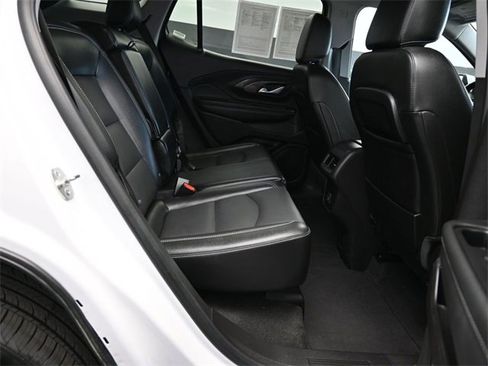 Used 2024 GMC Terrain SLT image 34