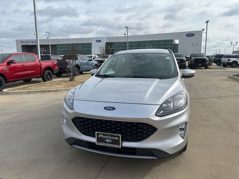 Used 2020 Ford Escape Titanium image 27