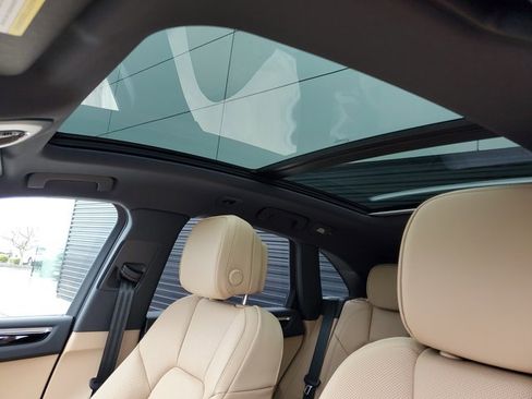 Used 2025 Porsche Macan image 39