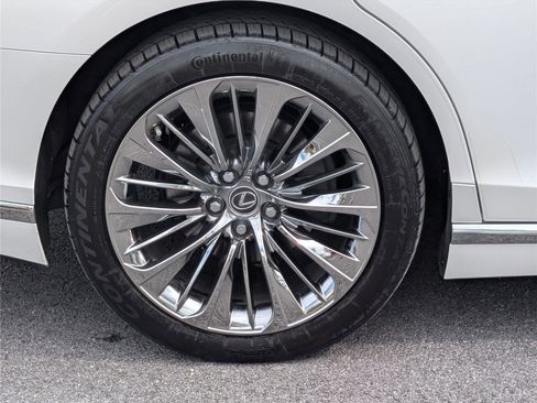 Certified 2022 Lexus LS 500 AWD w/ Luxury Package image 10