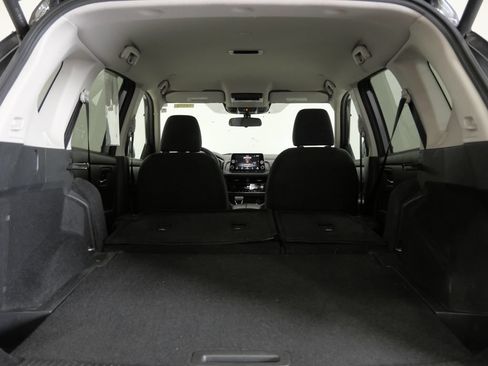Used 2024 Nissan Rogue SV AWD/4WD image 27