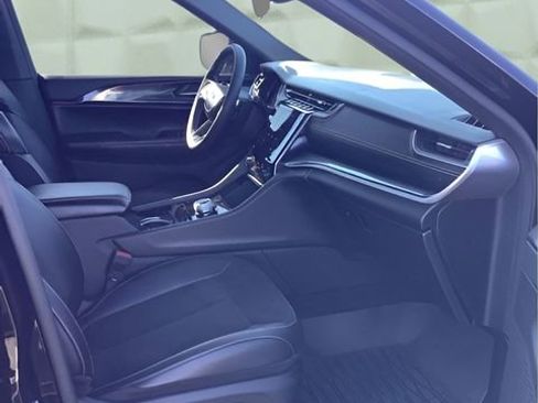 Certified 2023 Jeep Grand Cherokee Altitude image 15