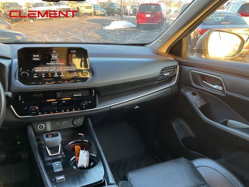 Used 2021 Nissan Rogue Platinum image 18