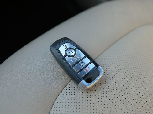 Used 2018 Ford Explorer Limited w/ Equipment Group 301A FWD image 9
