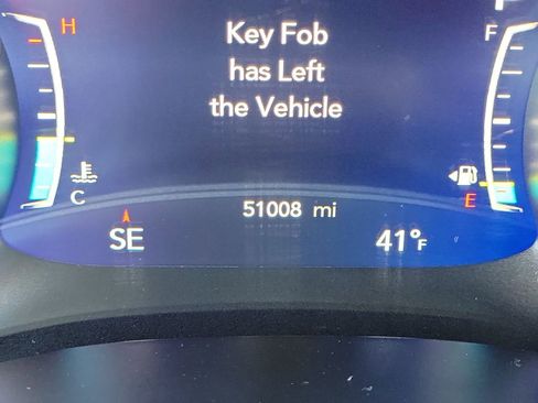 Used 2024 Chrysler Pacifica Touring-L image 29