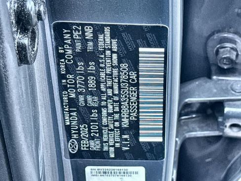 Used 2025 Hyundai Venue SE FWD image 29