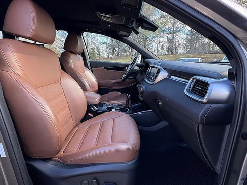 Used 2019 Kia Sorento SX image 14