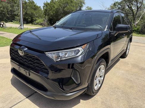 Used 2019 Toyota RAV4 LE FWD image 6