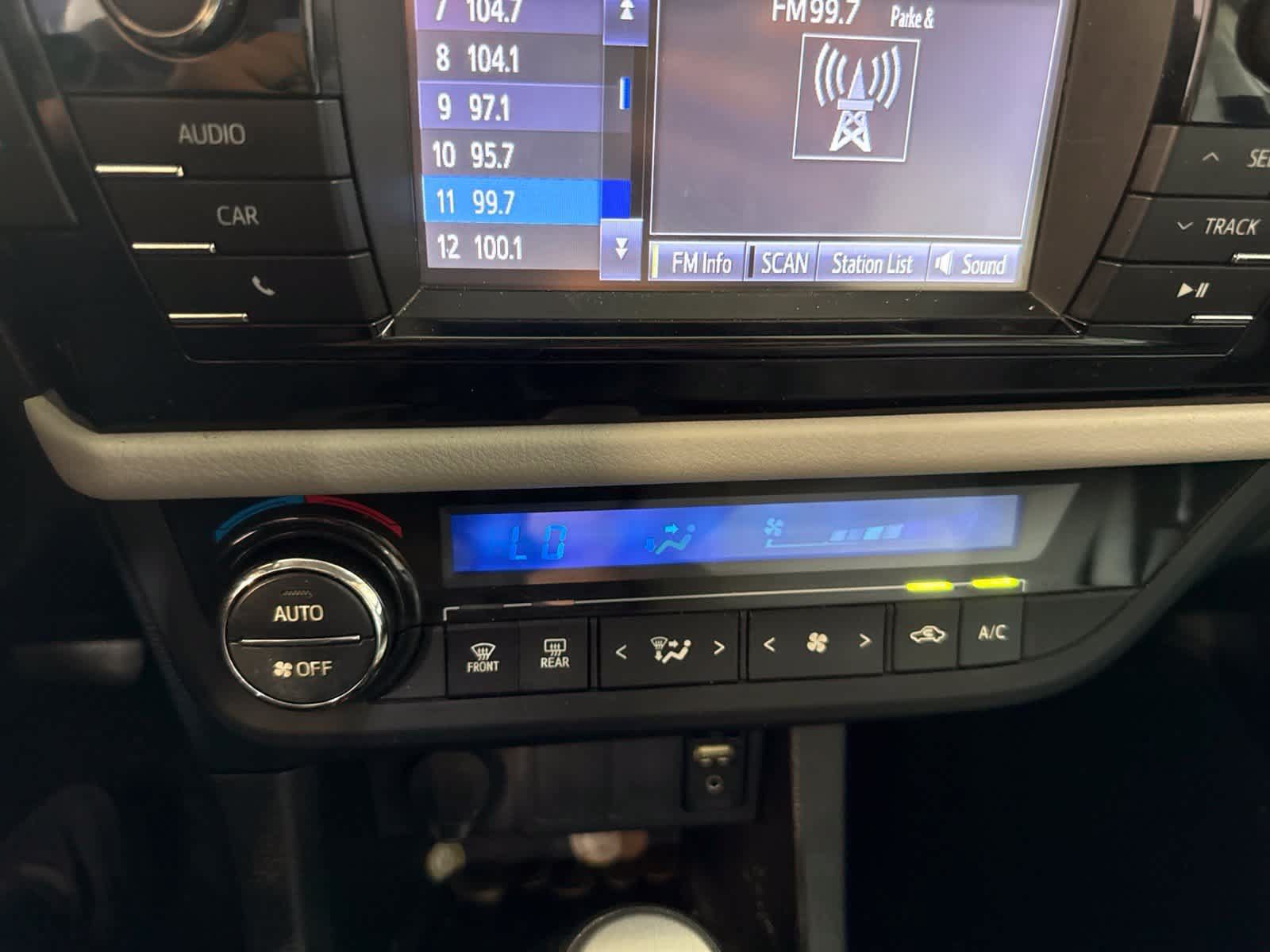 Used 2015 Toyota Corolla LE FWD image 26