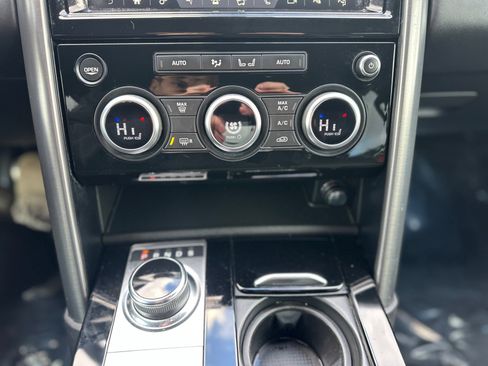 Used 2020 Land Rover Discovery HSE image 30