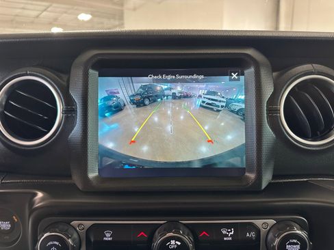 Used 2022 Jeep Wrangler Unlimited Sahara image 30