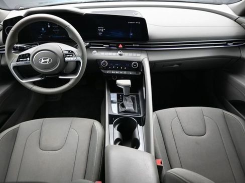 Used 2024 Hyundai Elantra SEL w/ Convenience Package FWD image 15