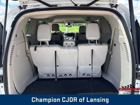 Used 2017 Chrysler Pacifica Touring-L Plus FWD image 28