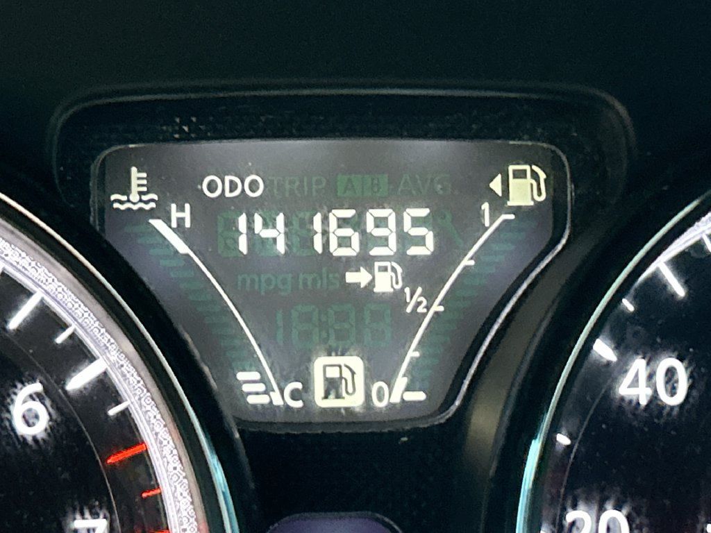 Used 2016 Nissan Versa SV FWD image 19