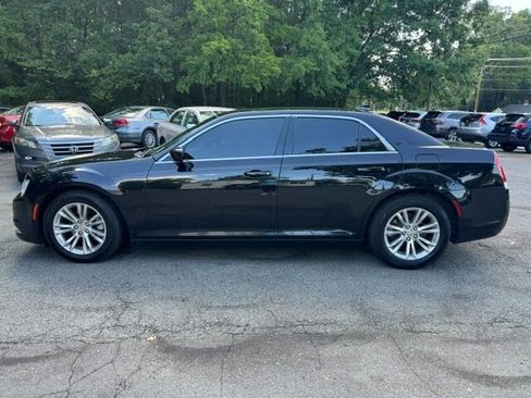 Used 2017 Chrysler 300 Limited RWD image 2