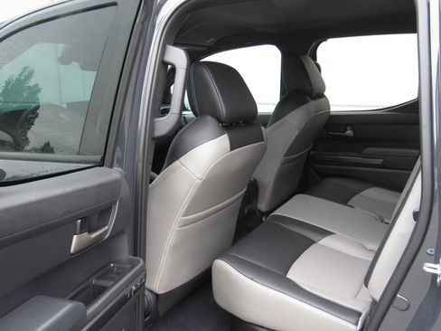 Certified 2025 Toyota Tacoma TRD Off-Road AWD/4WD image 19