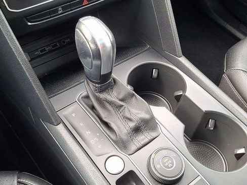 Used 2020 Volkswagen Atlas Cross Sport SE image 17