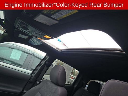 Used 2017 Toyota Tacoma TRD Off-Road w/ Premium & Technology Package image 8