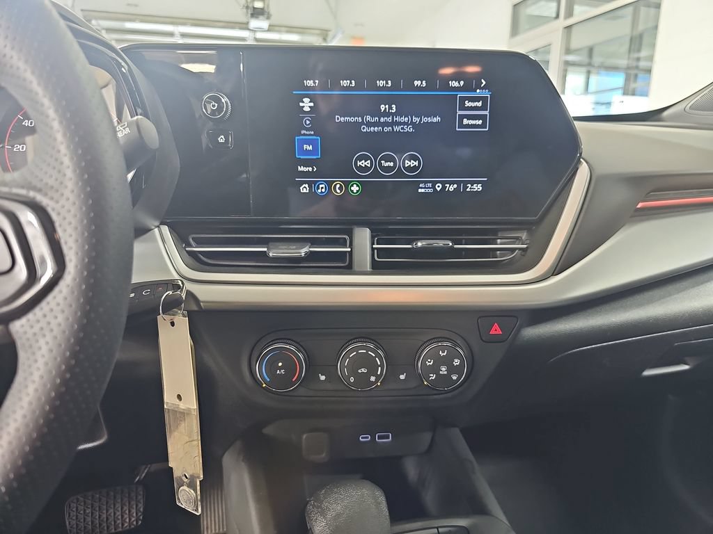 Certified 2024 Chevrolet Trax RS FWD image 25