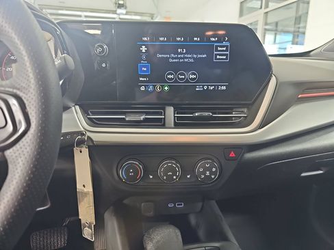 Used 2024 Chevrolet Trax RS FWD image 25
