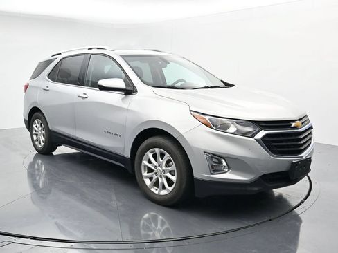 Used 2018 Chevrolet Equinox LT w/ Sun & Infotainment Package FWD image 2