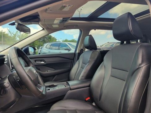Used 2025 Nissan Rogue SV w/ SV Premium Package FWD image 12