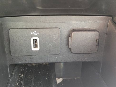 Used 2017 Ford Explorer XLT w/ Equipment Group 202A image 27