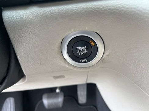 Used 2023 Chrysler Pacifica Touring-L FWD image 22