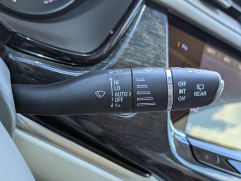 Used 2022 Cadillac XT6 Premium Luxury w/ Technology Package FWD image 19