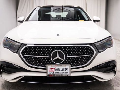 Used 2025 Mercedes-Benz E 350 4MATIC Sedan image 5