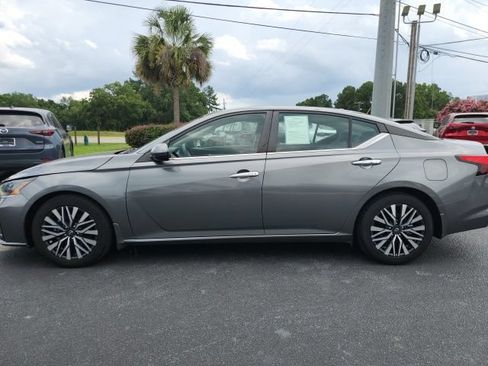 Used 2023 Nissan Altima 2.5 SV w/ SV Premium Package FWD image 11