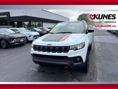 Used 2025 Jeep Compass Trailhawk AWD/4WD image 14