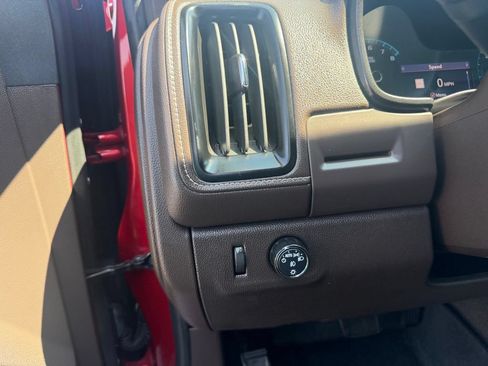 Used 2022 GMC Canyon Denali RWD image 26