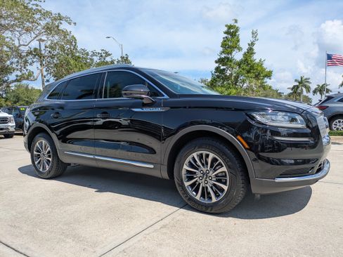 Used 2023 Lincoln Nautilus AWD w/ Premium Package image 2