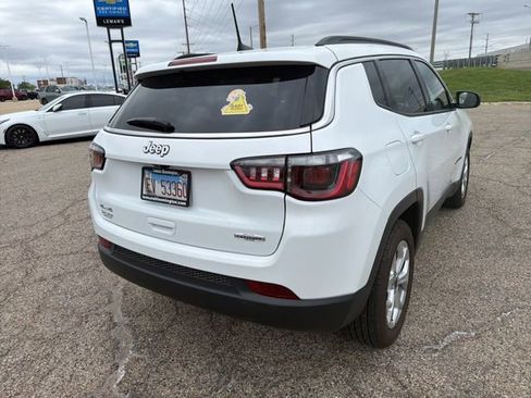Used 2025 Jeep Compass Latitude AWD/4WD image 5