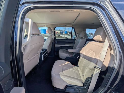 Used 2024 Ford Expedition Limited image 15