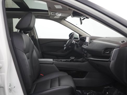 Used 2023 Nissan Rogue SV w/ SV Premium B Package AWD/4WD image 13