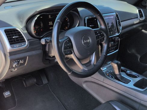 Used 2020 Jeep Grand Cherokee Altitude AWD/4WD image 10
