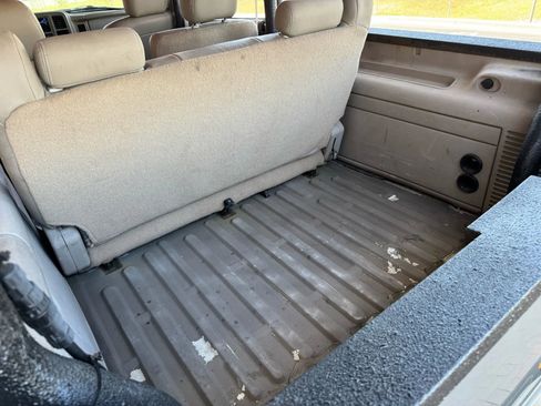 Used 2004 Chevrolet Suburban Z71 w/ Preferred Equipment Group image 21