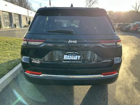 Used 2024 Jeep Grand Cherokee Limited image 7