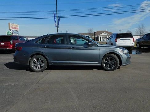 Used 2024 Volkswagen Jetta SE image 6