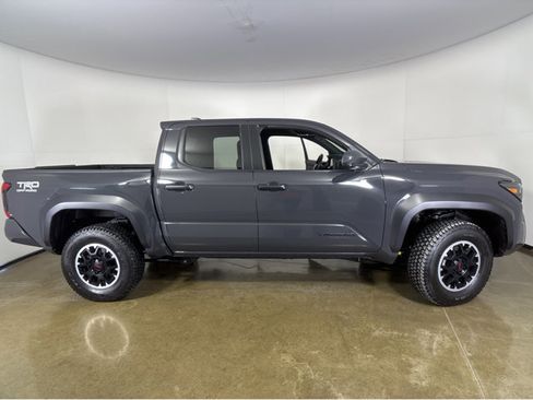 Used 2024 Toyota Tacoma TRD Off-Road image 24