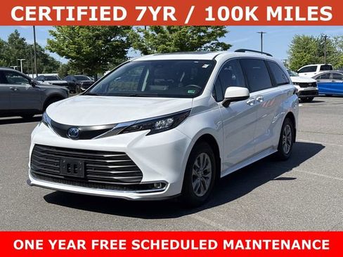Used 2024 Toyota Sienna XLE w/ XLE Plus Package FWD image 5
