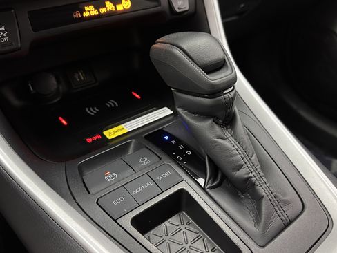 Used 2025 Toyota RAV4 XLE image 15