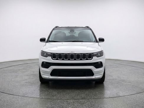 Used 2025 Jeep Compass Limited AWD/4WD image 2