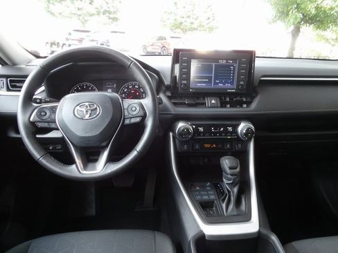 Used 2022 Toyota RAV4 XLE w/ Convenience Package image 18