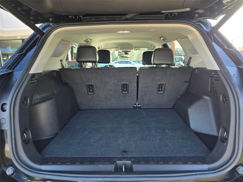 Used 2024 GMC Terrain SLT image 17