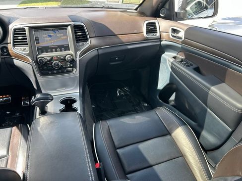 Used 2015 Jeep Grand Cherokee Overland w/ Advanced Technology Group AWD/4WD image 11