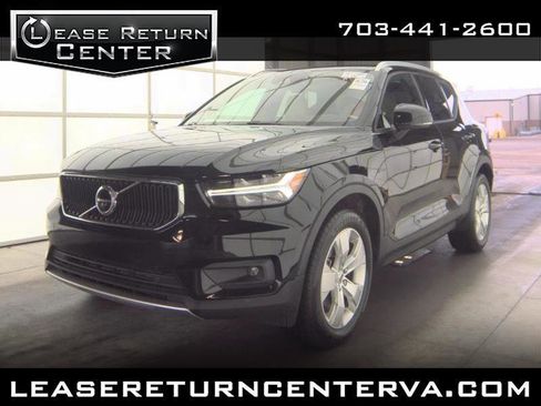 Used 2022 Volvo XC40 T4 Momentum FWD image 1