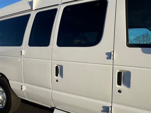 Used 2014 Ford E-250 and Econoline 250 Extended w/ Power Group image 22